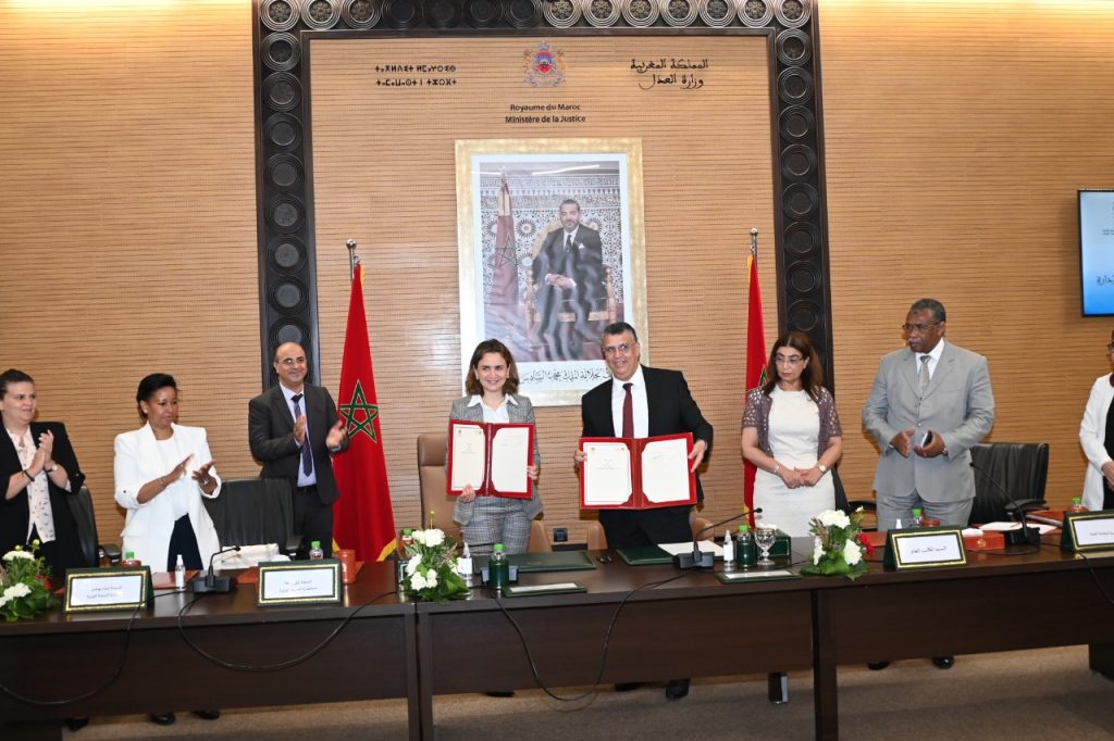 توقيع مذكرة تفاهم بين وزارة العدل ووزارة الانتقال الرقمي وإصلاح الإدارة