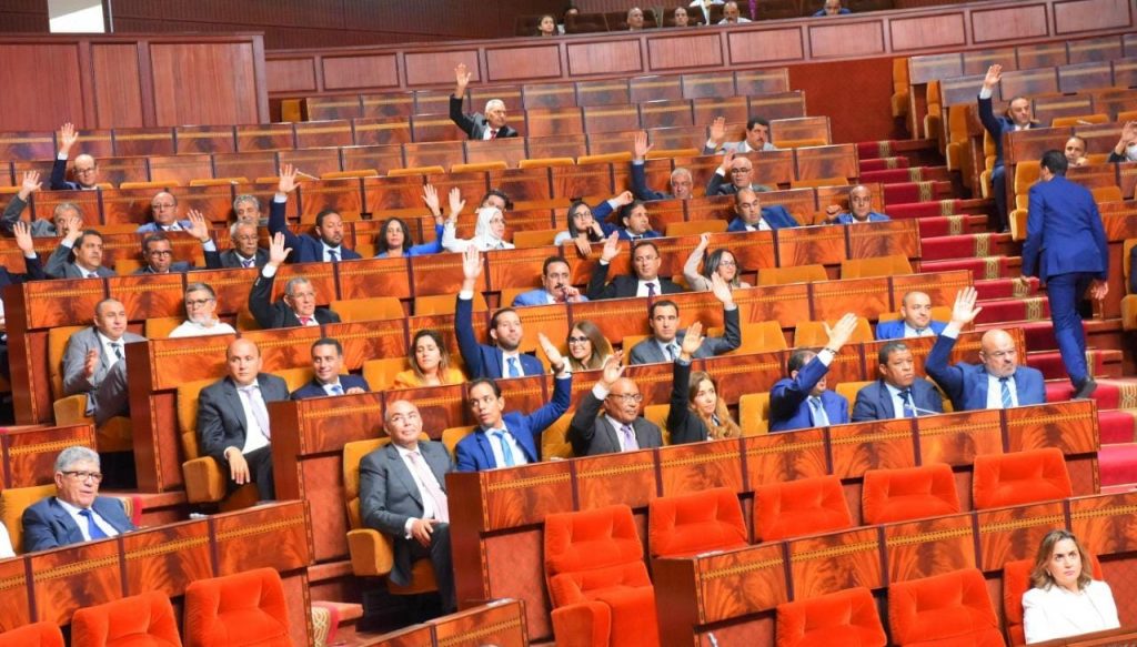 مجلس النواب يصادق بالأغلبية على مقترح قانون يتعلق بإحداث وتنظيم مؤسسة مشتركة للنهوض بالأعمال الاجتماعية لفائدة موظفي الإدارات العمومية
