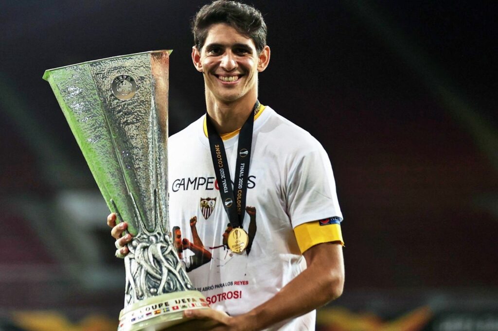 ياسين بونو مرشح لجائزة أفضل حارس مرمى في العالم