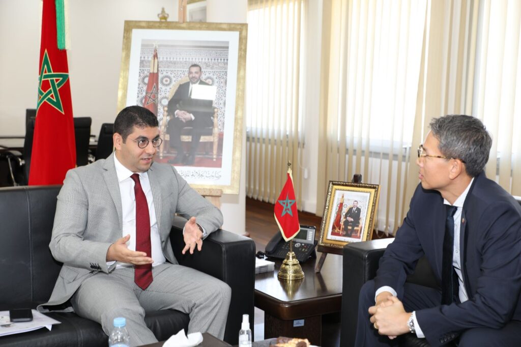 المهدي بنسعيد  يبحث سبل تطوير العلاقات الثقافية مع سفير كوريا الجنوبية