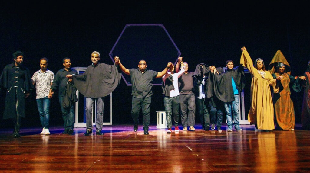 تتويج المسرحية المغربية “شا طا را” بالجائزة الكبرى لمهرجان القاهرة