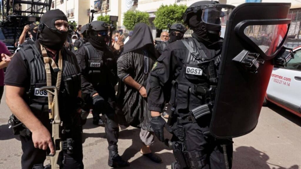 توقيف خمسة أشخاص موالين لتنظيم “داعش” الإرهابي