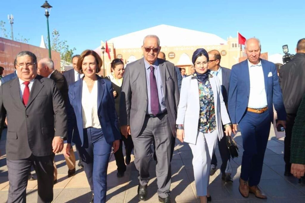 عمور تقوم بزيارة للمعرض الجهوي للاقتصاد الاجتماعي والتضامني بخنيفرة