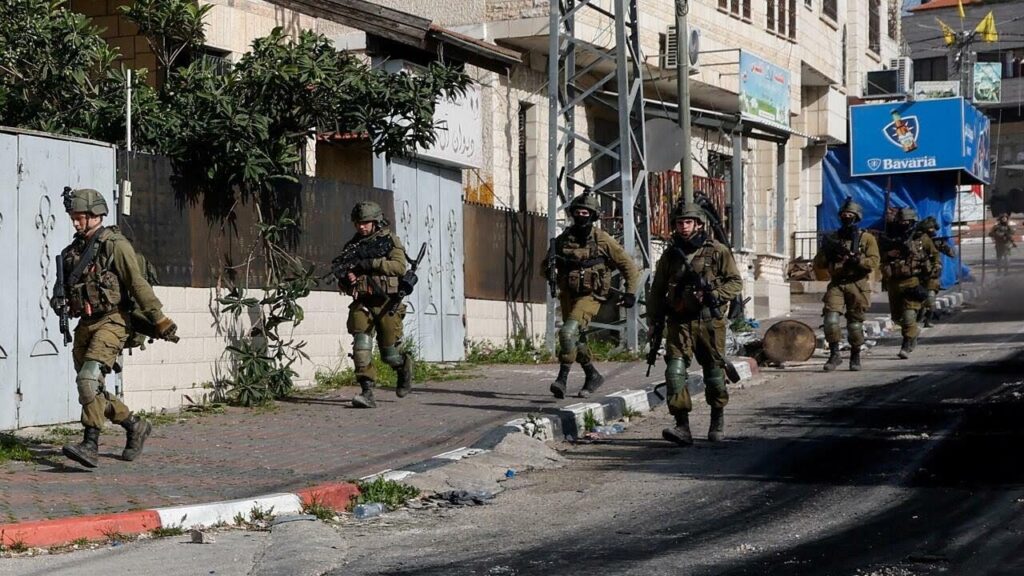 مقتل ثلاثة فلسطينيين على أيدي الجيش الإسرائيلي