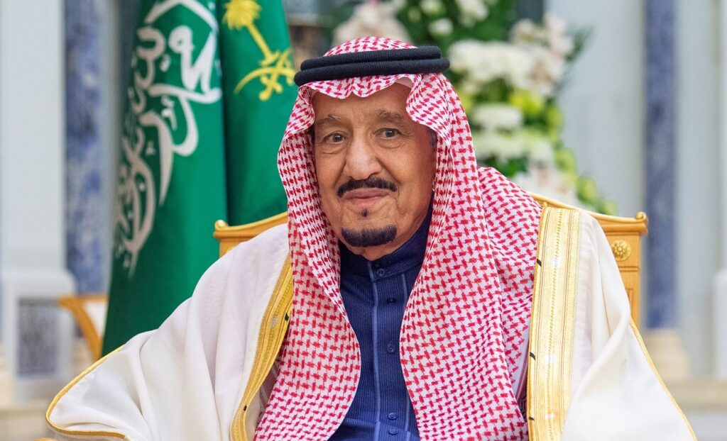 بعد الفوز على الأرجنتين.. الملك السعودي يمنح عطلة للموظفين والطلاب