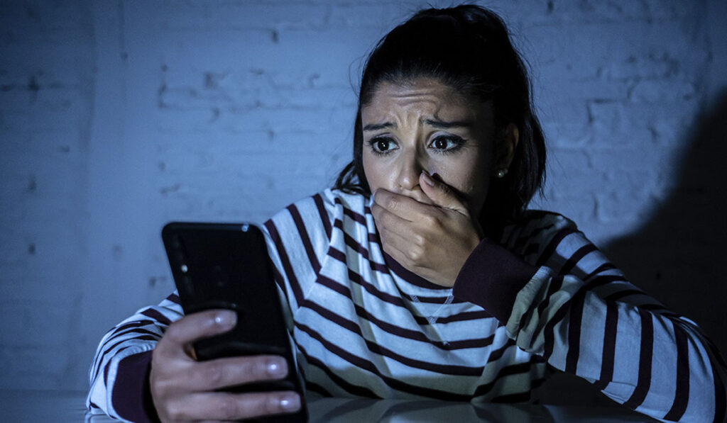 “مخاطر العنف الرقمي والحلول المقترحة للحد منه” موضوع مائدة مستديرة بالعيون