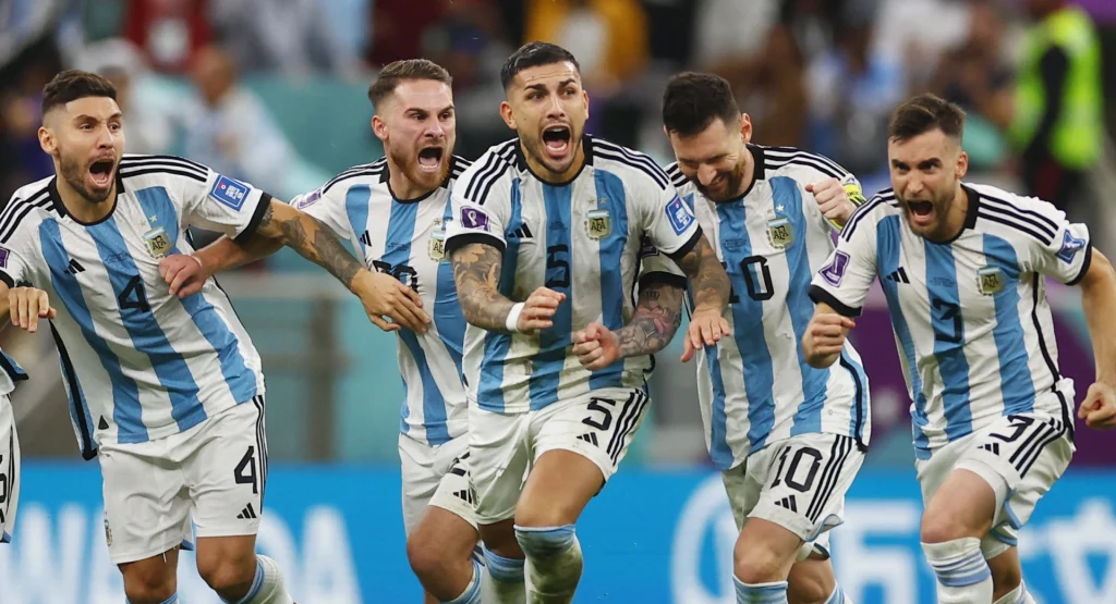 احتفالية الارجنتين بعد إقصاء هولاندا تثير سخط جماهير المونديال