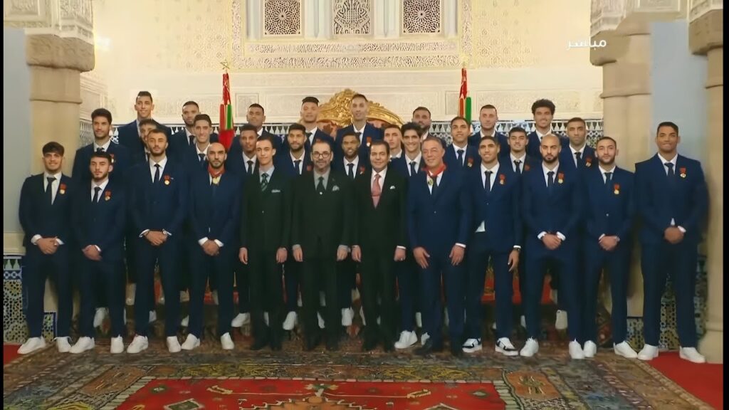 صاحب الجلالة يوشح الأسود في استقبال جماهيري وملكي متميز