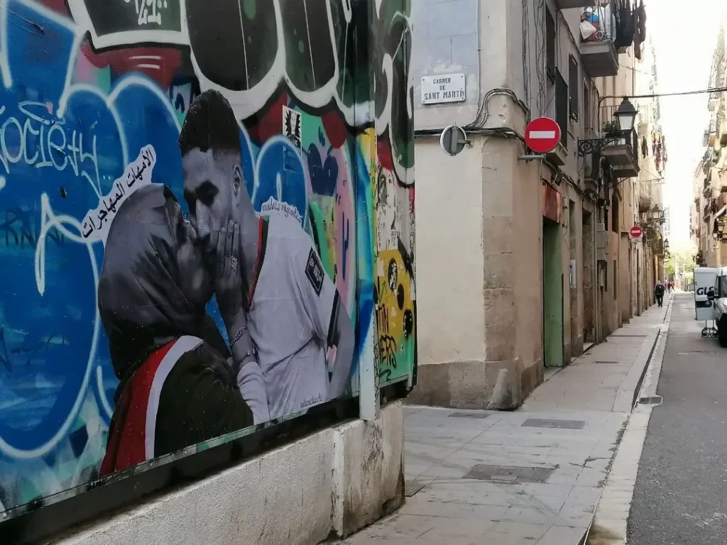 جدارية ببارشالونة تحتفي بالأمهات المهاجرات من خلال حكيمي ووالدته