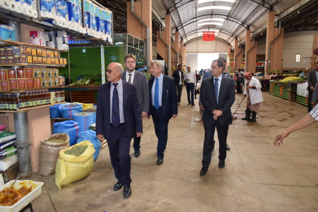 وفد عن مجلس الشيوخ الفرنسي يشيد بالمستوى التنموي الذي تشهده مدينة العيون