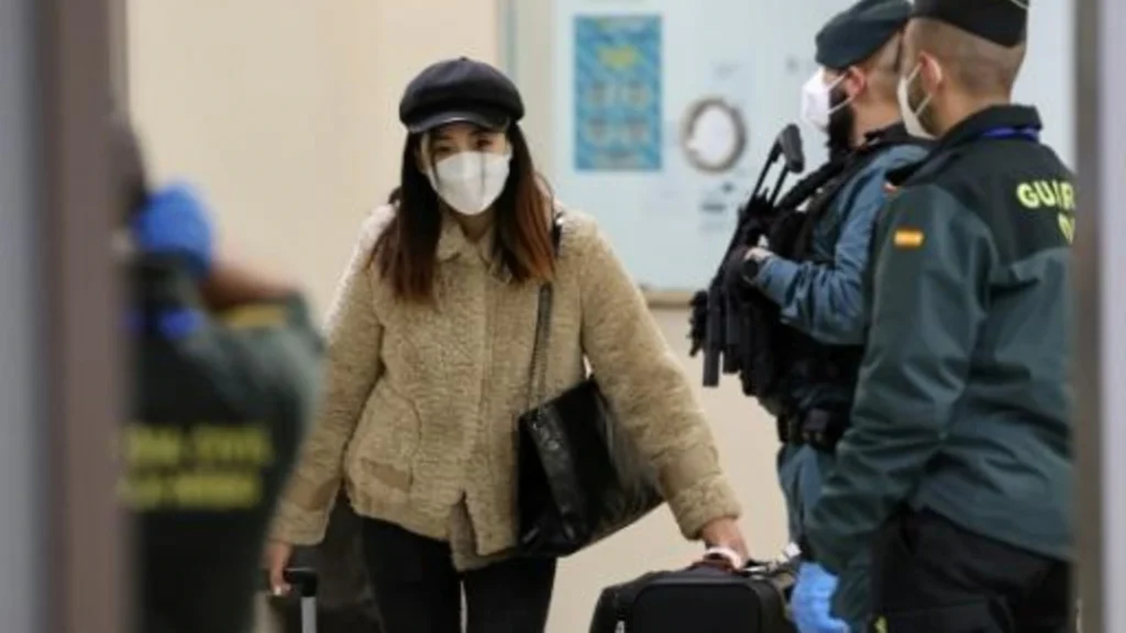 من بينها المغرب.. عدد متزايد من الدول يفرض قيودا على القادمين من الصين