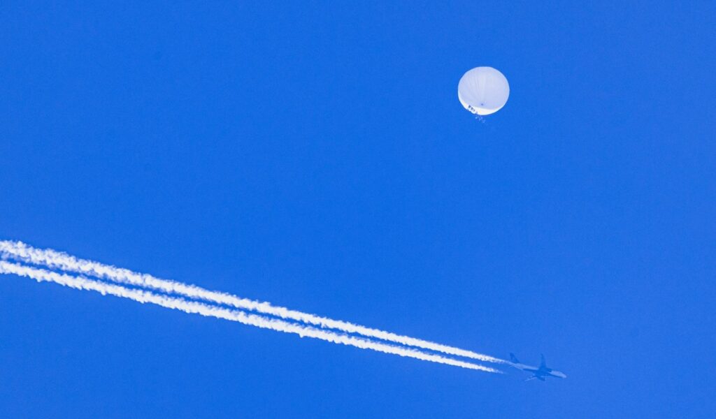 الجيش الأمريكي يسقط المنطاد الصيني