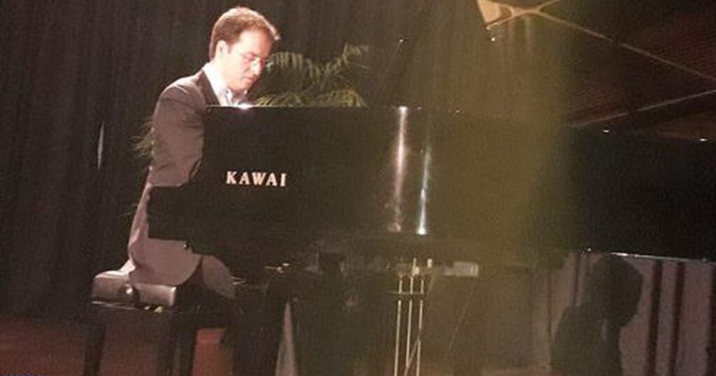 عازف البيانو المغربي مروان بن عبد الله يتحف الجمهور الهندي