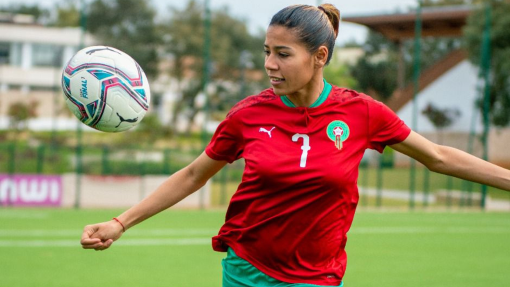 غزلان شباك.. قصة نجاح “لبؤة الأطلس” شقت طريقها بثبات في كرة القدم النسوية