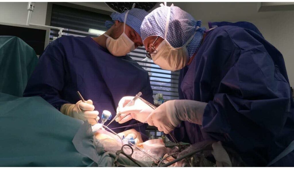 انجلترا : “معجزة طبية”.. لاصق طبي قد يختزل معاناة أطفال مرضى القلب