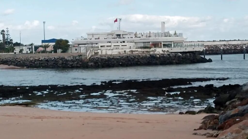 خبراء يكشوف أسباب ظاهرة تراجع مياه البحر