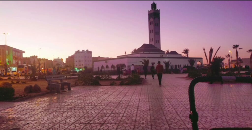 صلاة التراويح بمسجد “الدرهم” بالداخلة.. نفحات إيمانية يغمرها الخشوع والابتهال