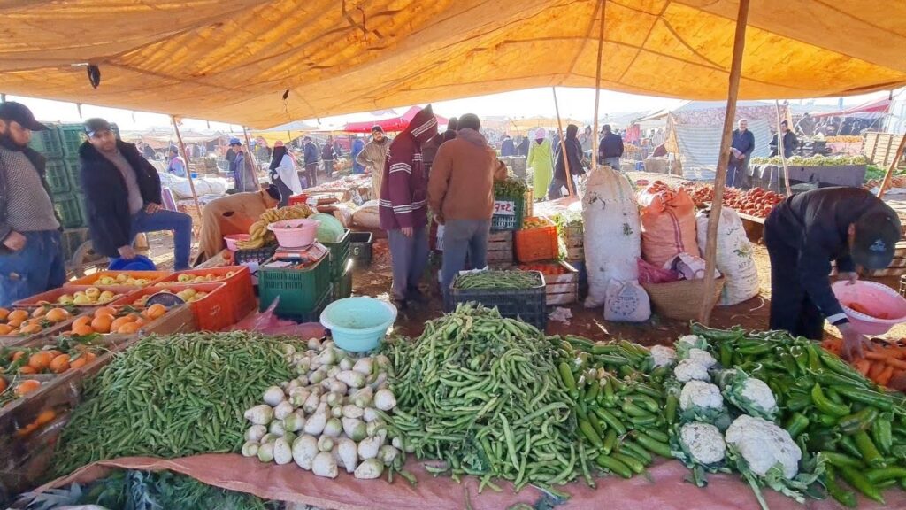 الحاجب: لجنة مراقبة الأسعار وجودة المنتجات الاستهلاكية تزور سوق عين تاوجطات