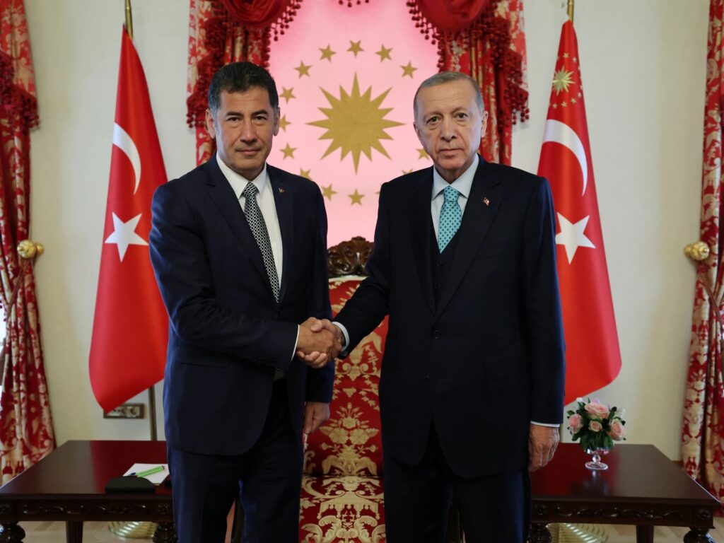 الجزيرة: سنان أوغان يدعم أردوغان.. دلالات الخطوة وتساؤلات عن التأثير على انتخابات تركيا