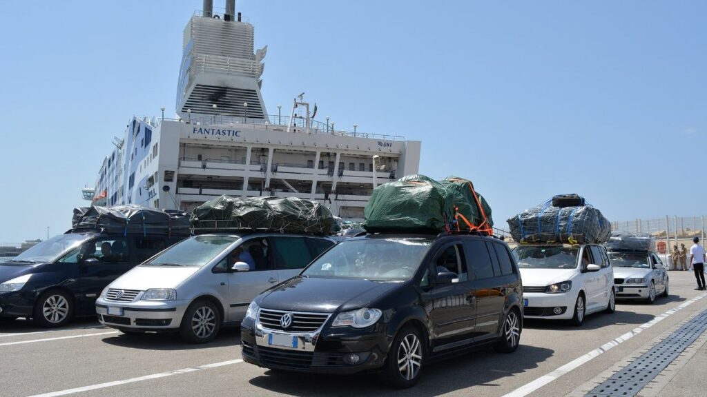 إستطلاع : غالبية المهاجرين المغاربة يفضلون العبور عبر ميناء طنجة المتوسط عوض معبر سبتة