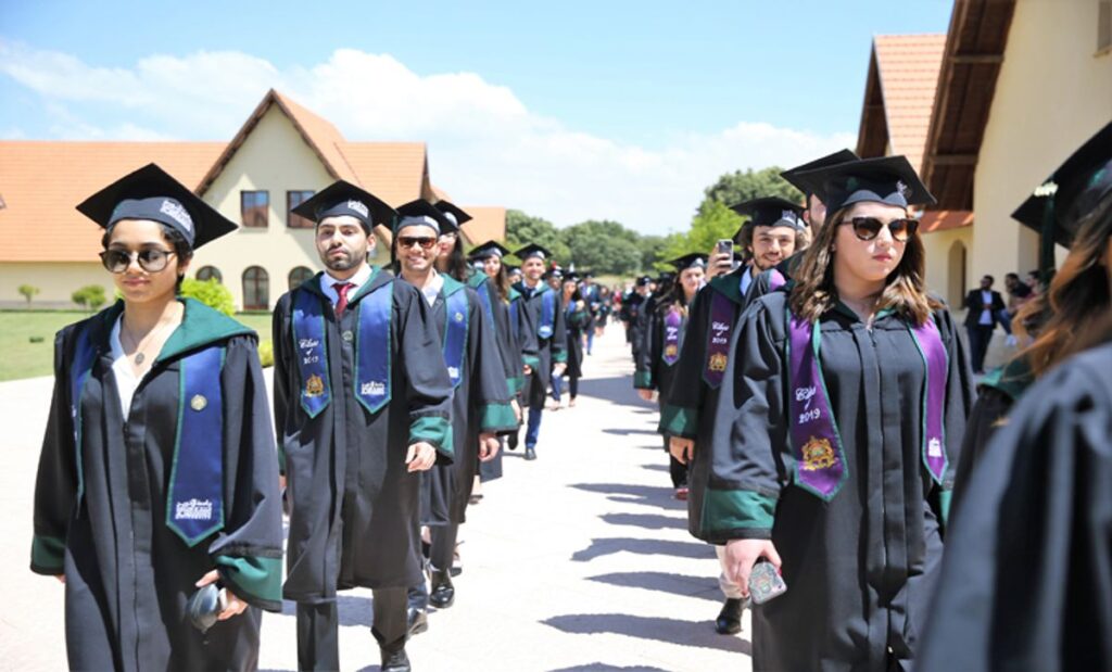 إفران: جامعة الأخوين تحتفي بخريجي الفوج الرابع والعشرين