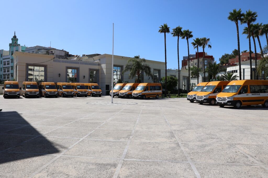 أسطول النقل المدرسي بإقليم الفحص أنجرة يتعزز بـ 12 حافلة جديدة