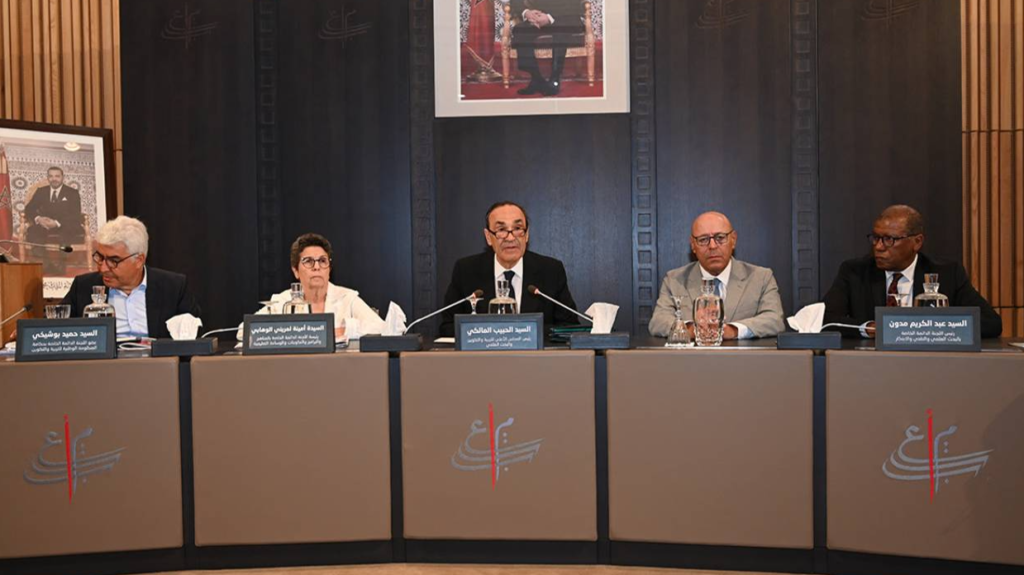 المجلس الأعلى للتربية والتكوين والبحث العلمي يوصي بمواكبة إرساء التناوب اللغوي بالتعليم المدرسي