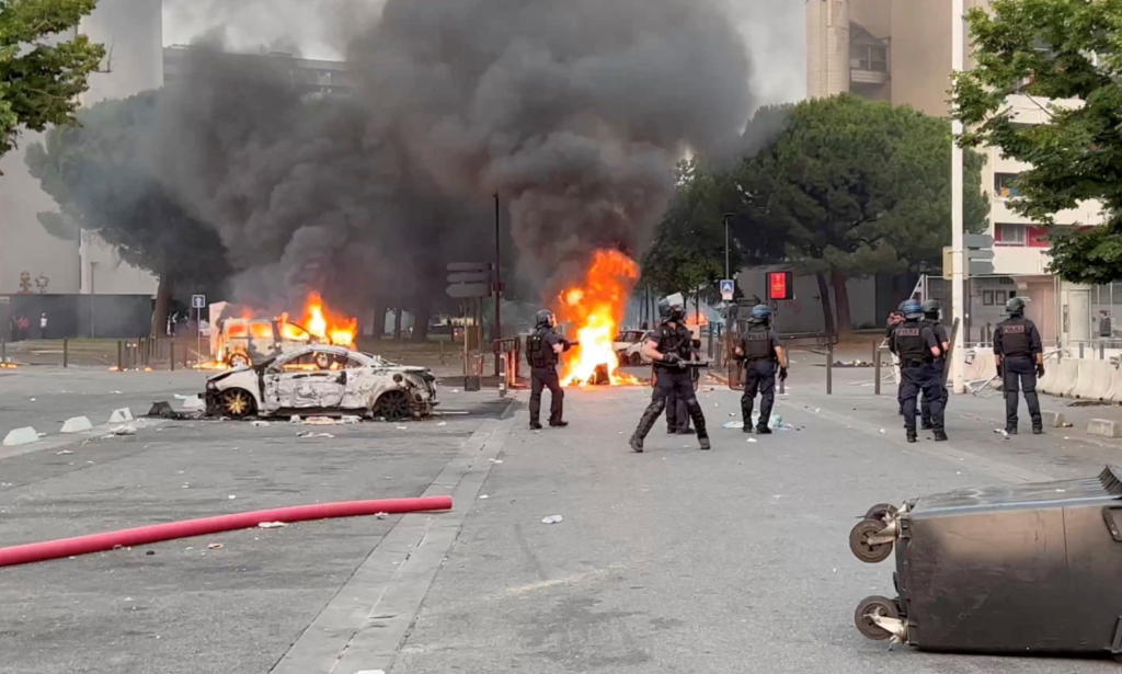 المملكة المتحدة تحذر رعاياها من أعمال الشغب في فرنسا