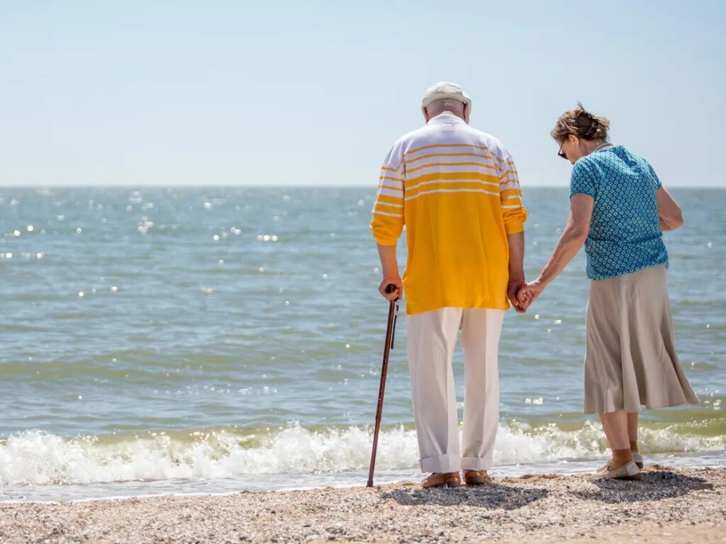 بينها اتباع نظام البحر المتوسط الغذائي.. 6 عادات بسيطة تطيل العمر