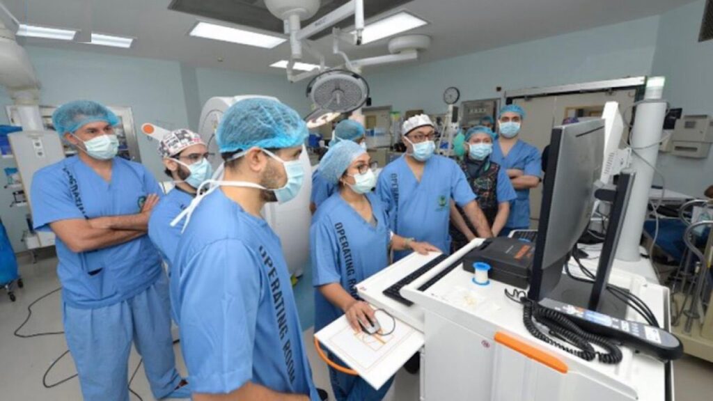 مستشفى الملك فيصل التخصصي ينجح لأول مرة على الصعيد العربي في زراعة شريحة داخل المخ