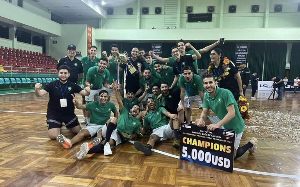 المنتخب الوطني الرديف لكرة القدم داخل القاعة يفوز بالدوري الدولي للفيتنام