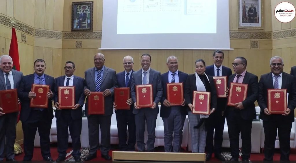 التوقيع على اتفاقية إطار بين قطاع الصناعة التقليدية وبريد المغرب والغرف المهنية لإطلاق برنامج مندمج لدعم القطاع ورقمنة خدماته