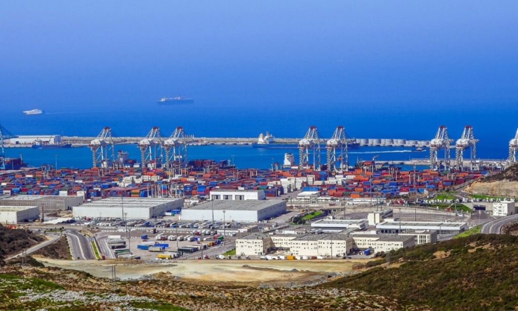 تجمع مغربي فرنسي يفوز بصفقة تدبير القطر بميناء الناظور غرب المتوسط
