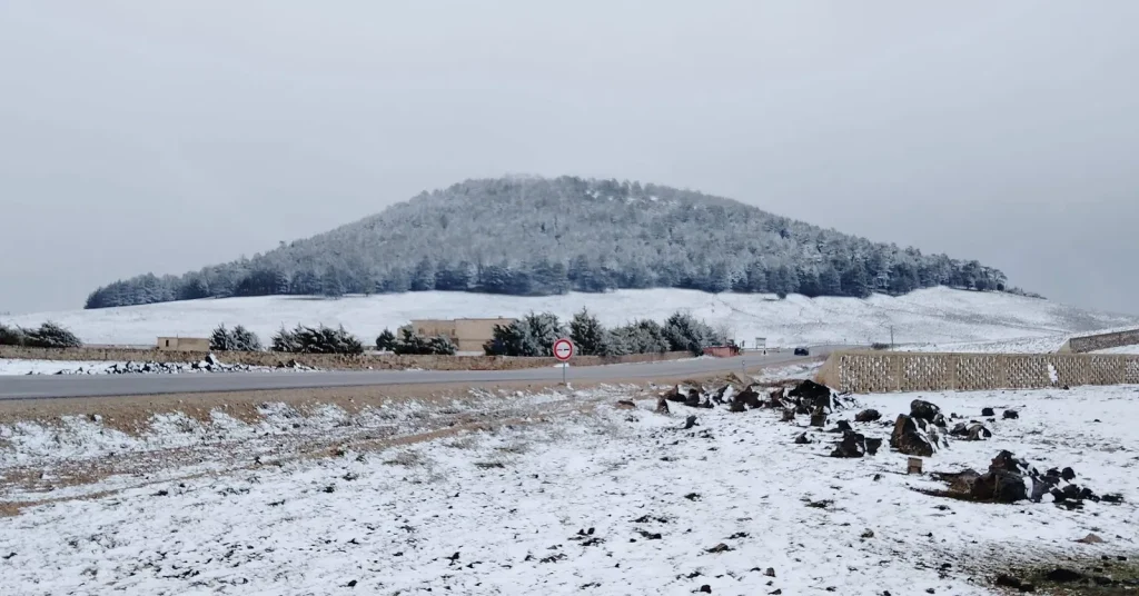 نشرة جوية حمراء: ثلوج وأمطار ورياح قوية تضرب هذه الاقاليم من الثلاثاء إلى الخميس