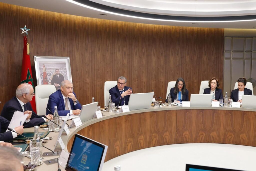 أخنوش يترأس أول اجتماع لتتبع تداعيات توترات الشرق الأوسط ويقر إجراءات لحماية القدرة الشرائية