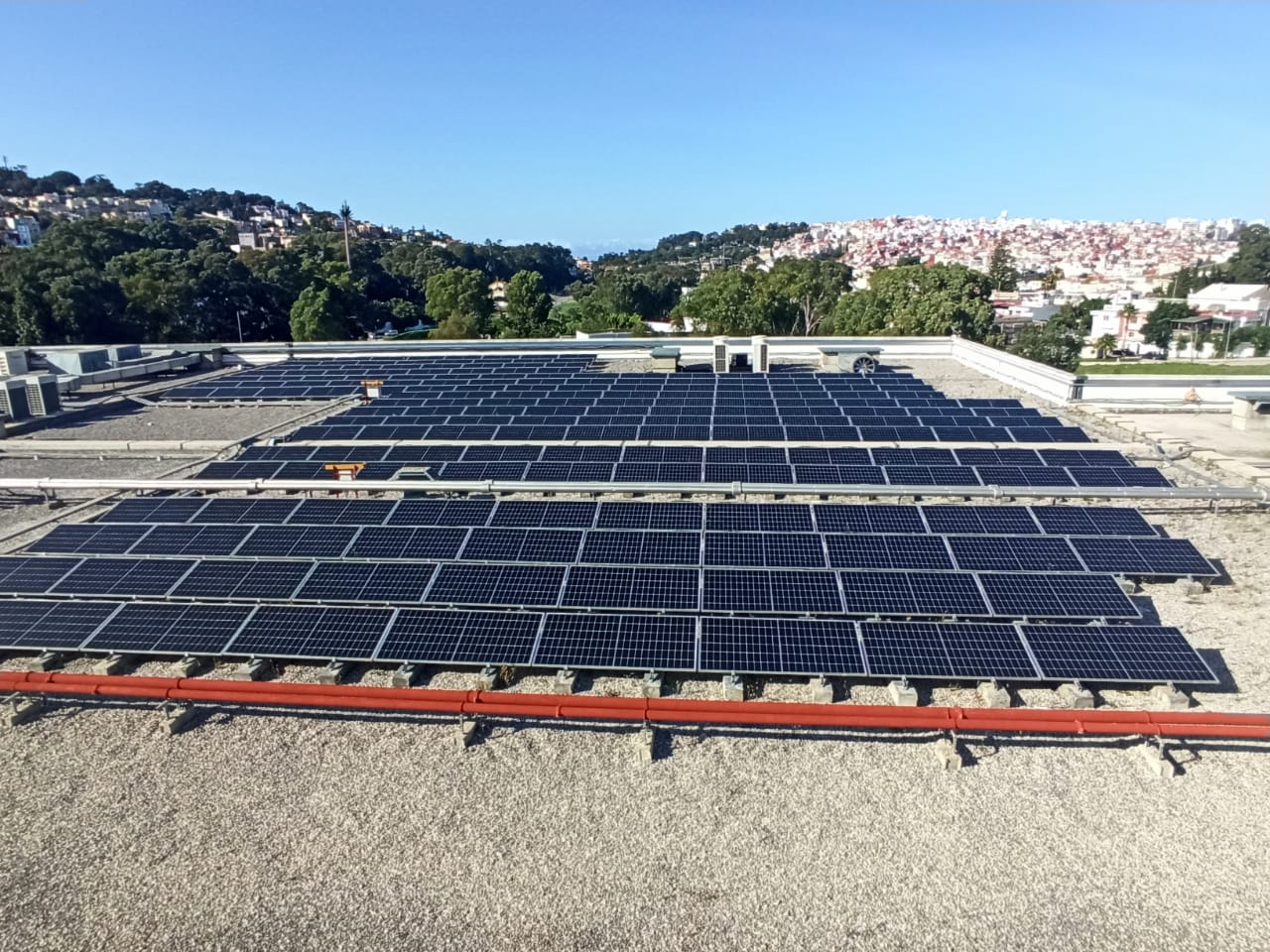 “أراضي كابيتال” و “لابيل في” تطلقان برنامجاً استراتيجياً للطاقة الشمسية