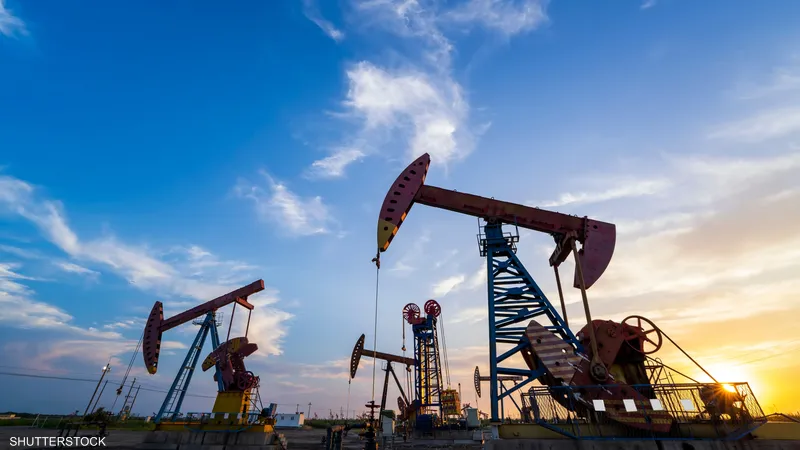 انفراج سياسي يخفض أسعار النفط والغاز إلى أقل من 100 دولار