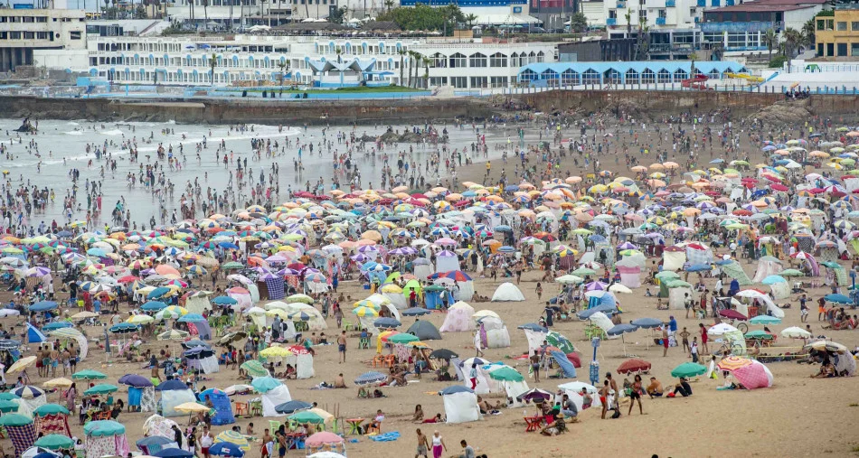 شواطئ الدار البيضاء تتحرر من “الاحتلال”.. قرار مفاجئ يفرض المجانية الكاملة ويفتح البحر للجميع