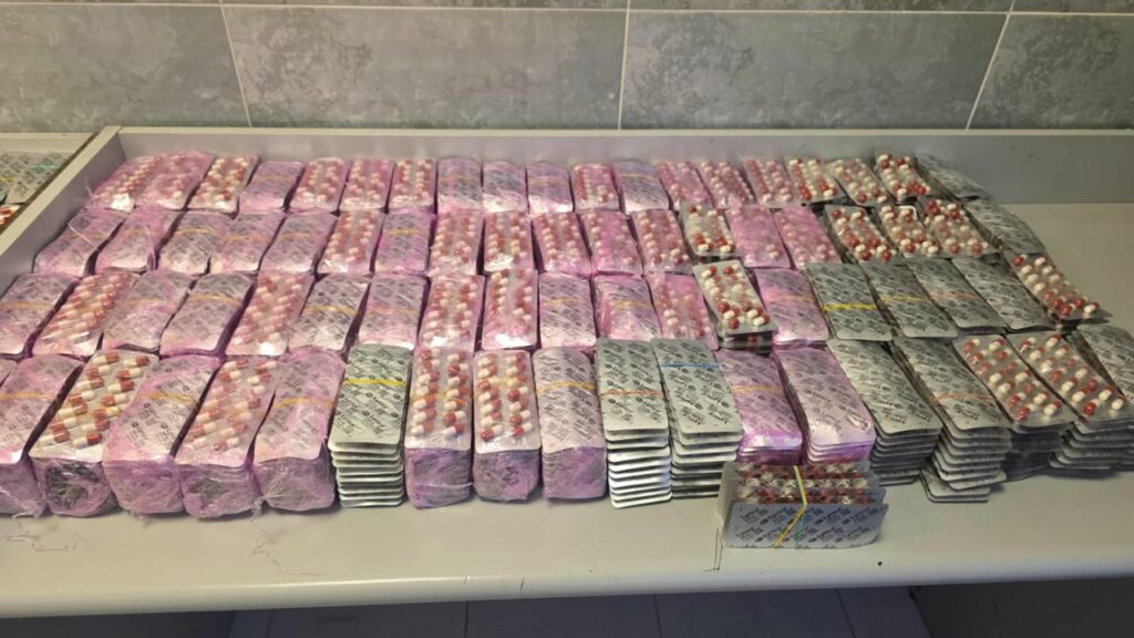 حجز أزيد من 17 ألف قرص مخدر و60 كلغ من “المعسل” المهرب وتوقيف سائق سيارة نفعية