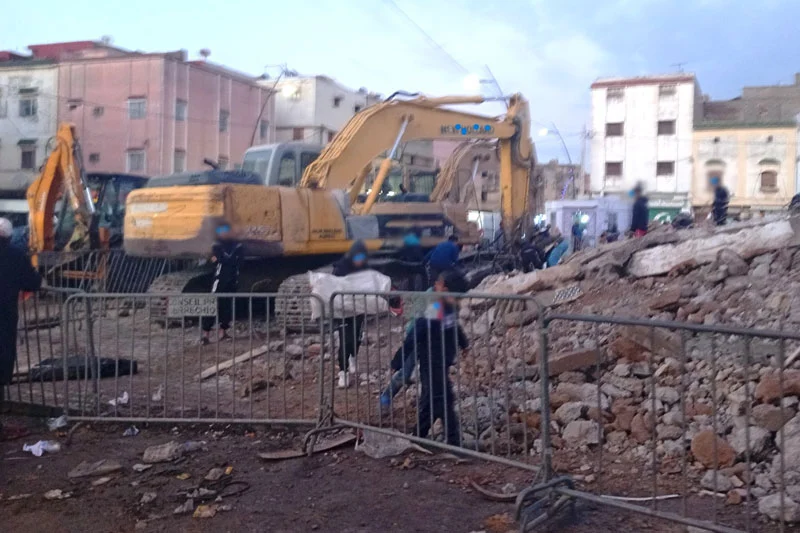 سلطات برشيد تبدأ في هدم مجمع سكني مخالف للقوانين