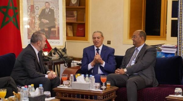 السفير الفرنسي من العيون: دعم متجدد للوحدة الترابية واستكشاف فرص الاستثمار بالأقاليم الجنوبية