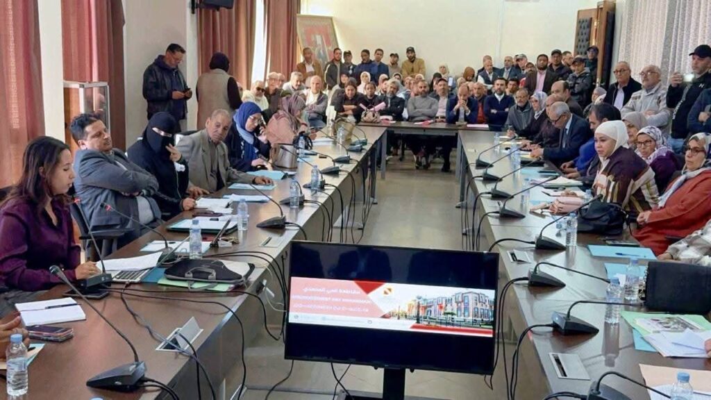 الحي المحمدي بالبيضاء يحتضن اجتماعًا موسعًا لمناقشة البنية التحتية والإنارة والصرف الصحي