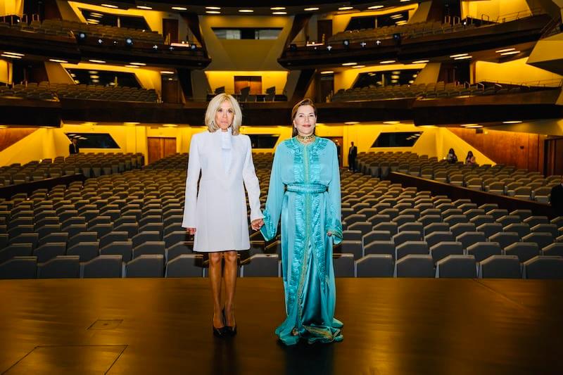 بريجيت ماكرون تحل بالرباط لحضور تدشين المسرح الملكي وتعزيز التعاون الثقافي المغربي الفرنسي