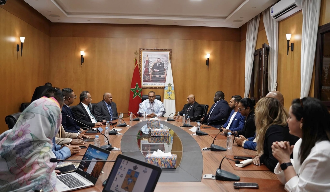 وفد رفيع من سورينام يستكشف فرص الاستثمار والتعاون بجهة الداخلة وادي الذهب