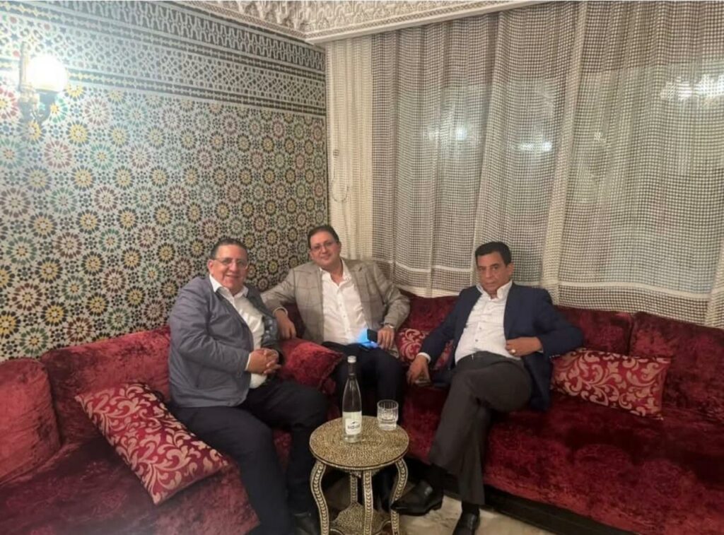 لقاء على إيقاع السياسة والرياضة… هل يقترب هشام آيت منا من الاتحاد الدستوري؟