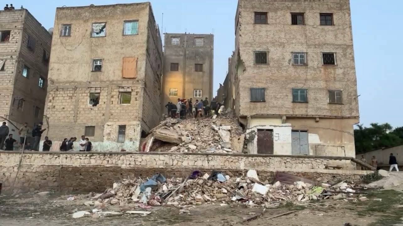 فاجعة فاس تتفاقم.. 15 قتيلاً و5 مصابين في حصيلة شبه نهائية لانهيار العمارة السكنية
