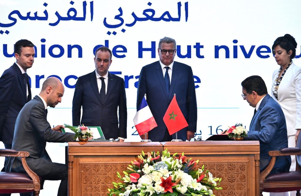 المغرب وفرنسا يوقعان 14 اتفاقية ومذكرة تعاون خلال الدورة الـ15 للاجتماع رفيع المستوى