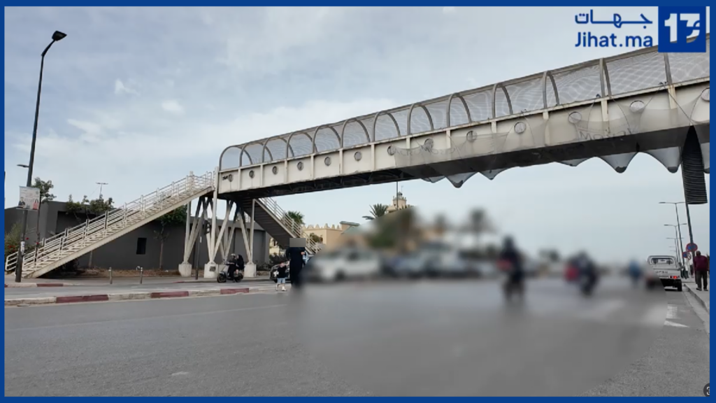 قنطرة الراجلين بليساسفة… شكون اختار هاد البلاصة؟ وعلاش؟