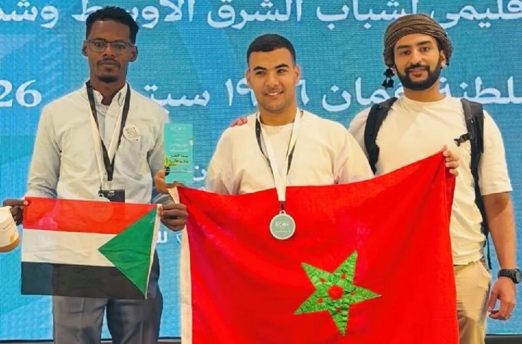 من مراكش إلى عُمان.. طالب مغربي يحقق إنجازاً في مؤتمر المناخ