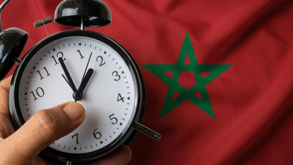 المغرب يطوي صفحة الساعة الإضافية ويعود إلى توقيت غرينيتش ابتداء من الأحد